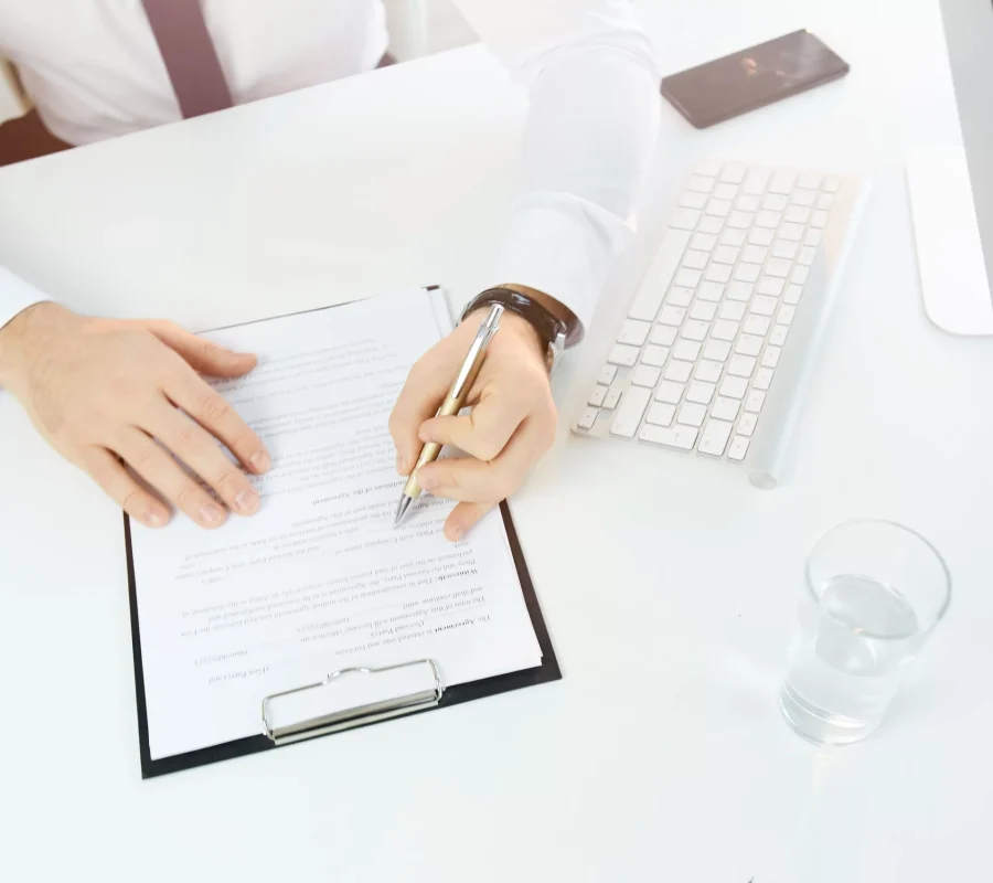 Bireysel evraklarda yeminli tercüme için yeminli tercüman tarafından resmi belgelerin hazırlanması